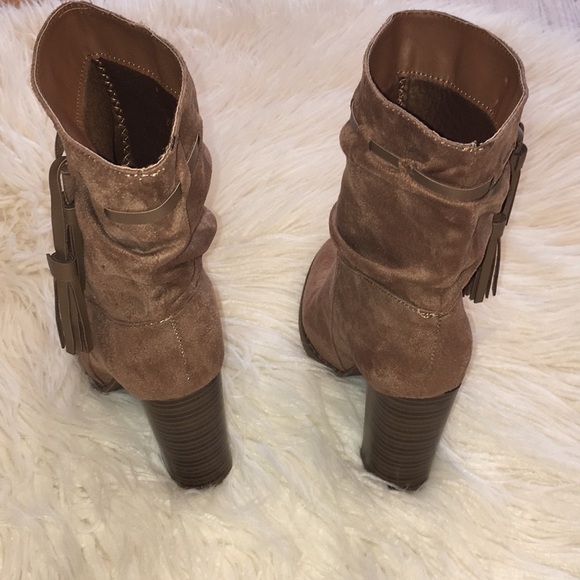 ❌ SOLD ❌ Slouchy tassel boots - Picture 2 of 5